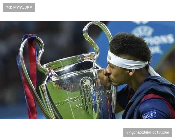 欧冠奖杯巡展活动开展 激发球员争胜欲望